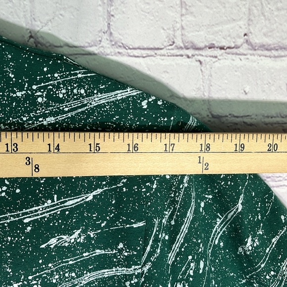 SOVEREIGN CODES Men's Green Tee. Size: Medium - Picture 5 of 11